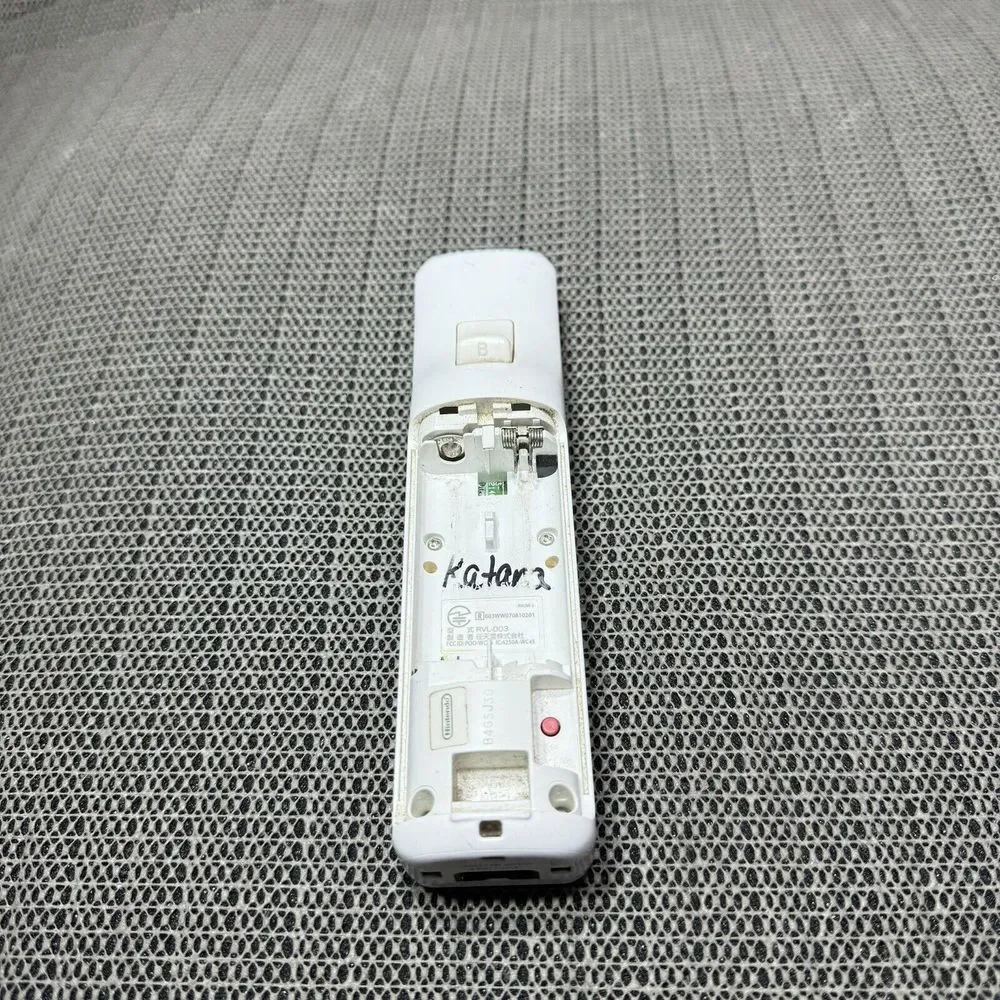 Official Nintendo Wii Remote Controller RVL- 003 OEM White
